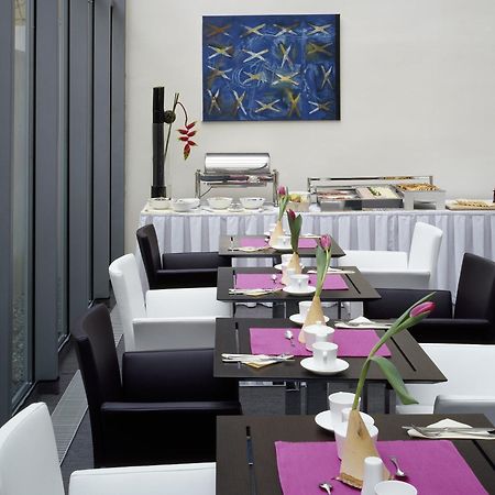 Design Merrion Hotel Praha Bagian luar foto