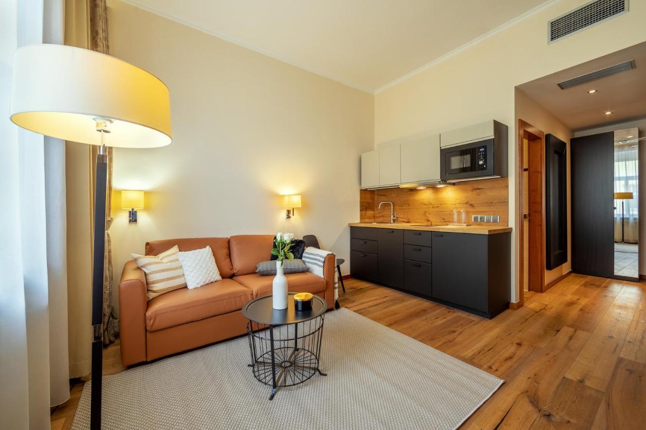 Design Merrion Hotel Praha Bagian luar foto