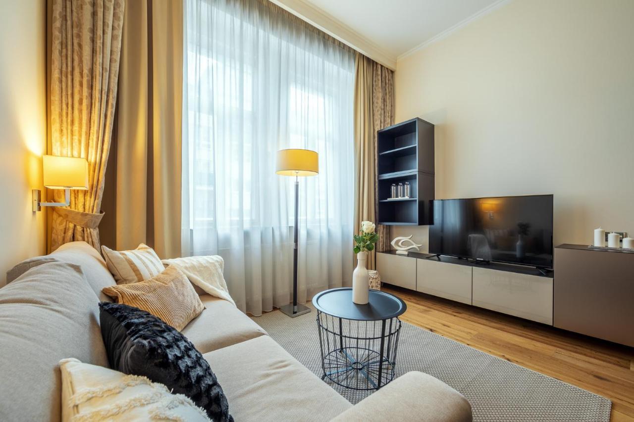 Design Merrion Hotel Praha Bagian luar foto