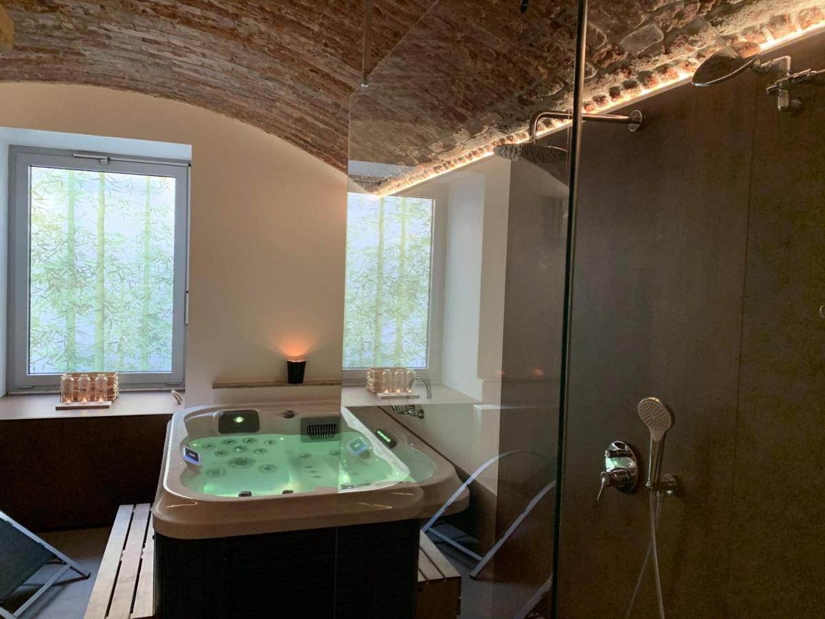Design Merrion Hotel Praha Bagian luar foto