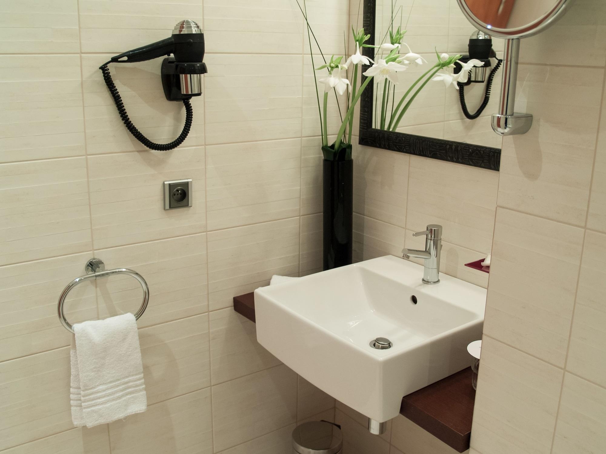 Design Merrion Hotel Praha Bagian luar foto