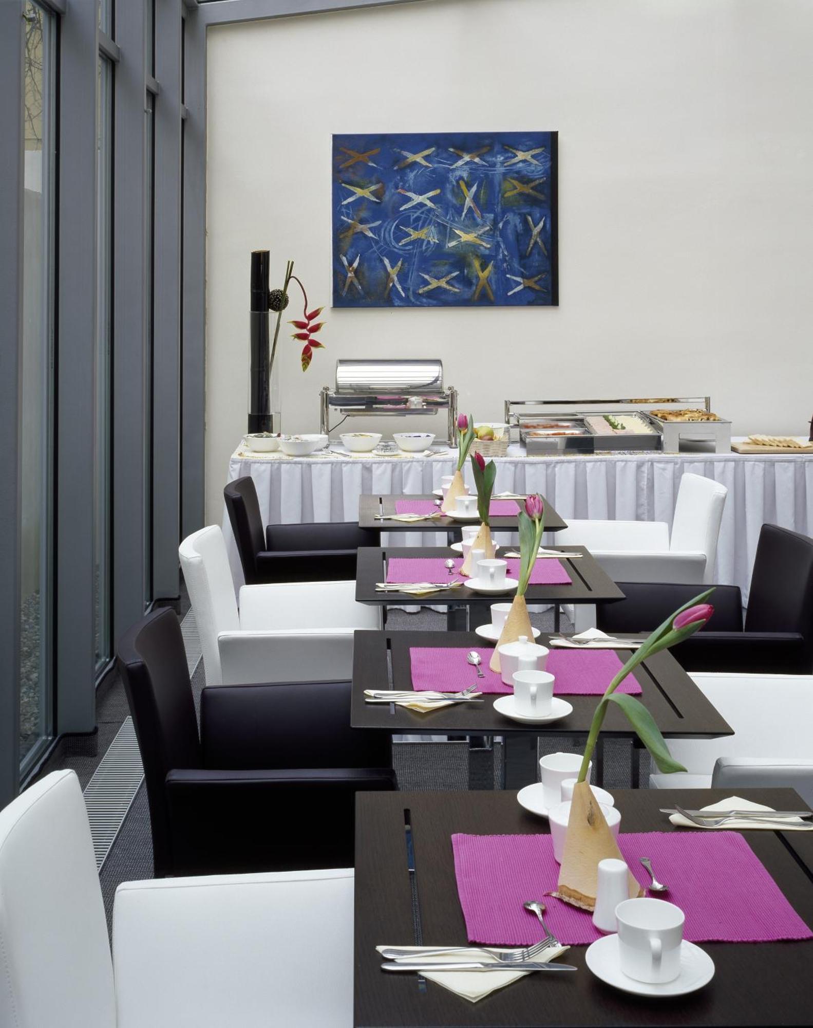 Design Merrion Hotel Praha Bagian luar foto