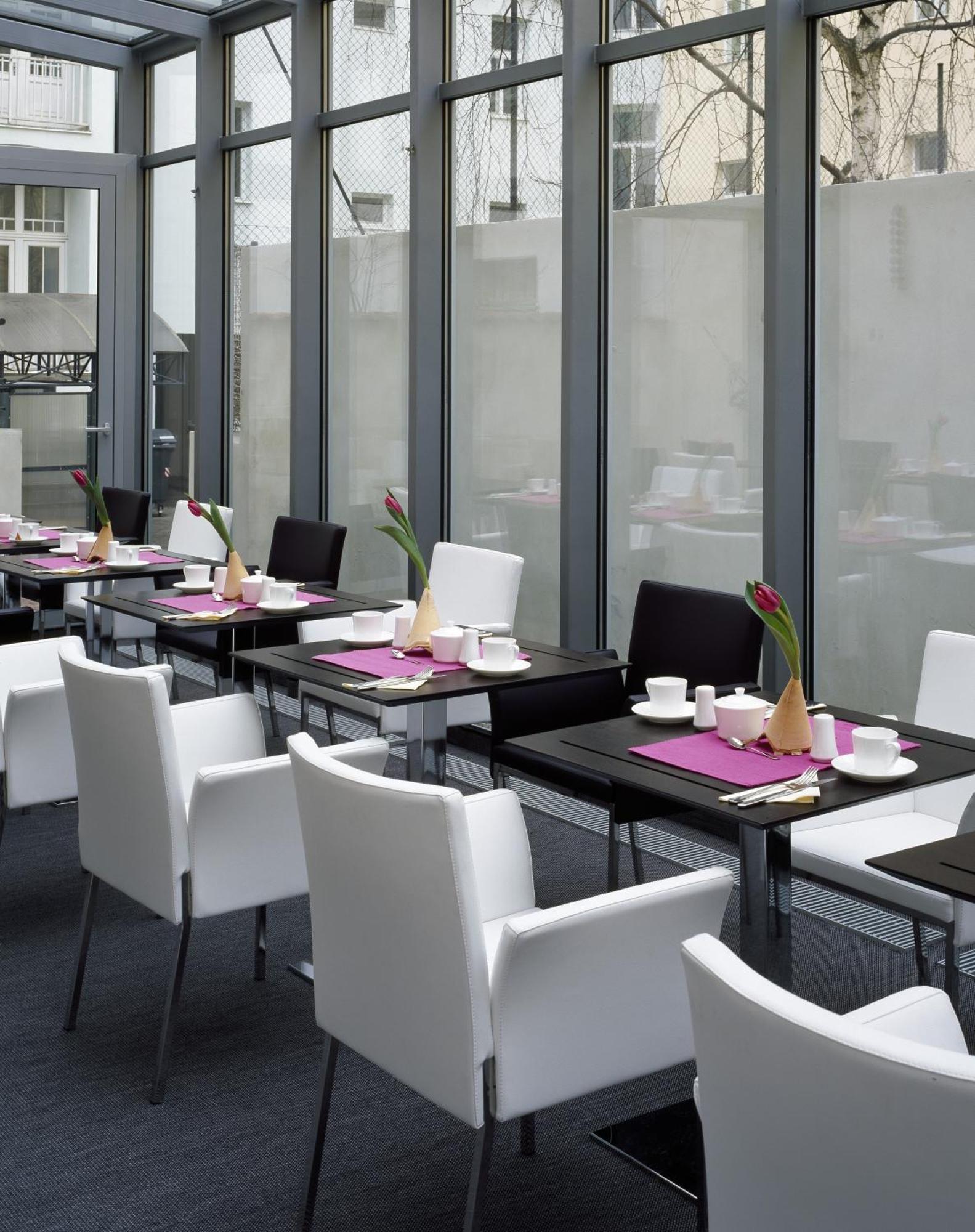 Design Merrion Hotel Praha Bagian luar foto