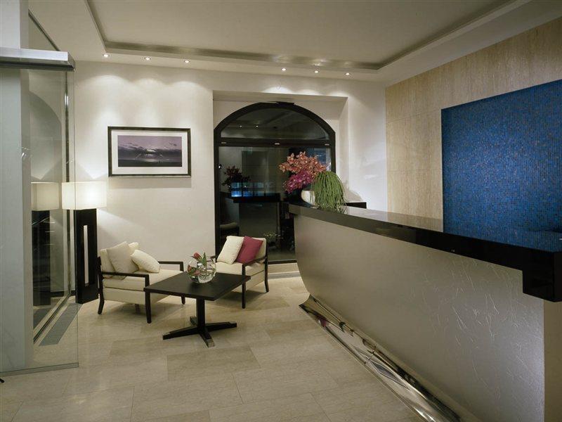 Design Merrion Hotel Praha Bagian luar foto