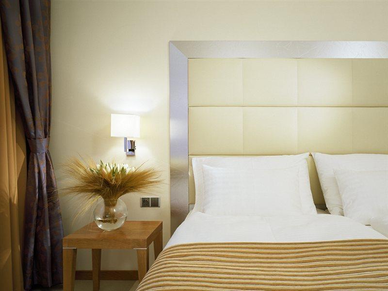 Design Merrion Hotel Praha Bagian luar foto