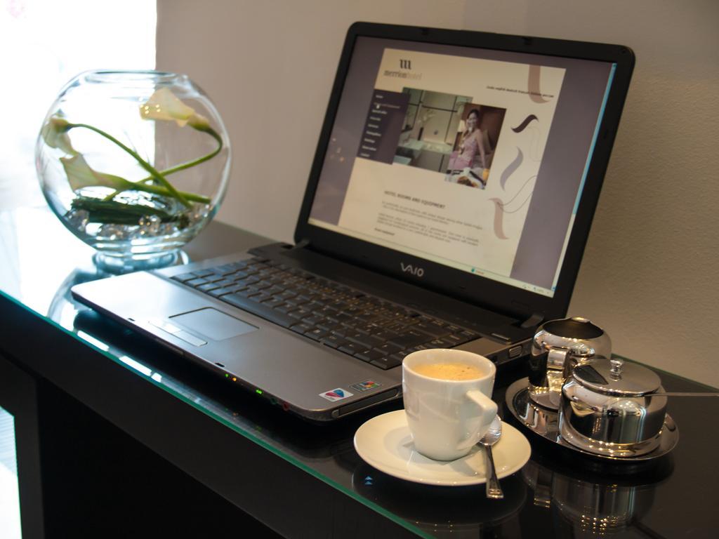 Design Merrion Hotel Praha Bagian luar foto